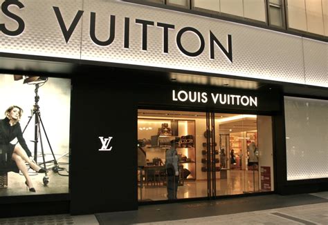 negozio louis vuitton roma|buying louis in rome.